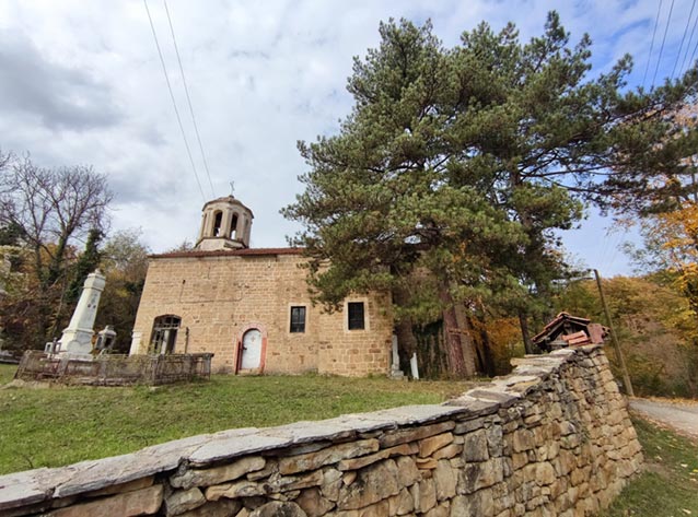 Манастири около Велико Търново